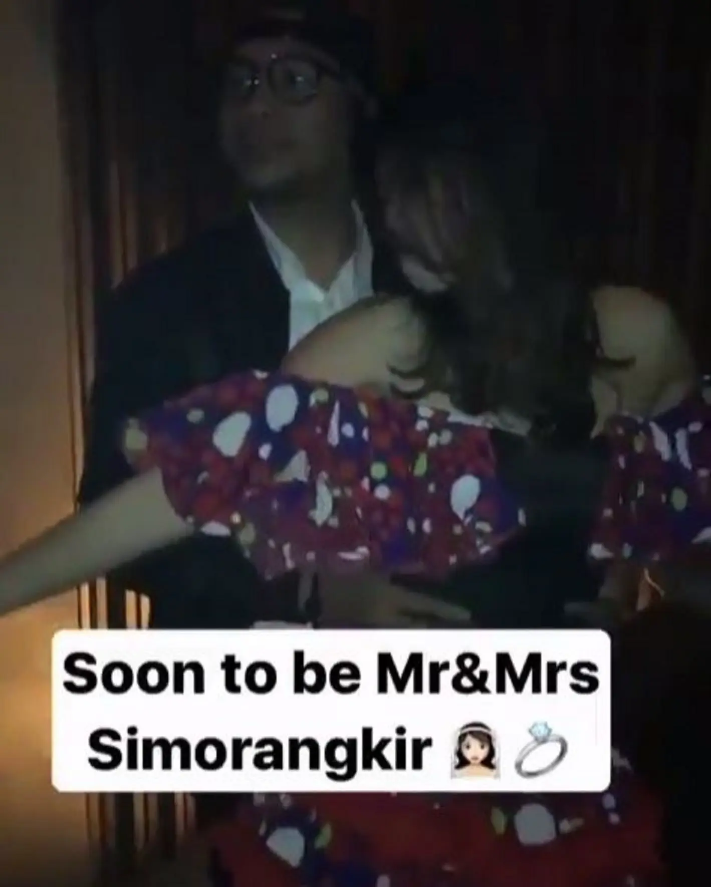 Sammy Simorangkir dan Viviane saat merayakan pesta bujang (Instagram/@lambe_turah)