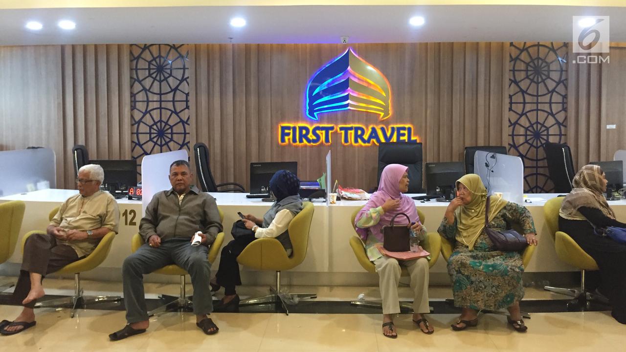 Calon Jemaah Umrah Serbu Kantor First Travel