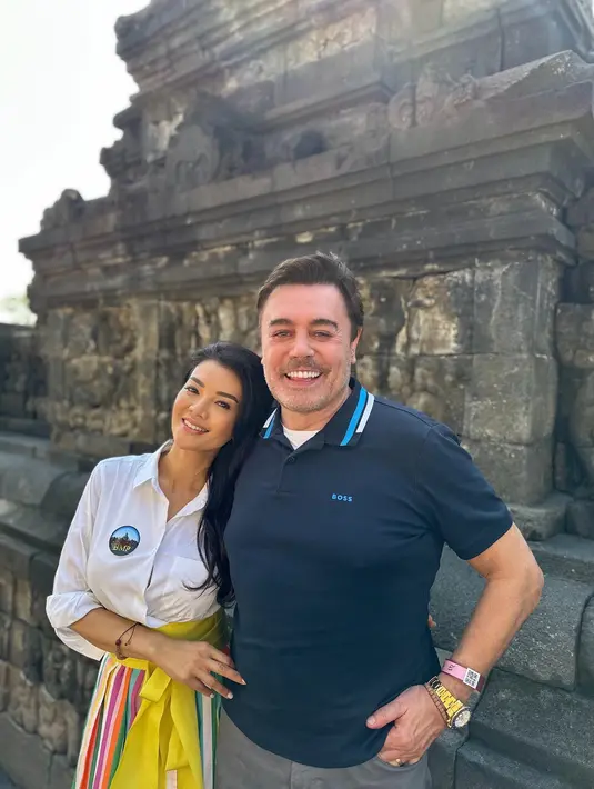 Diketahui bahwa Farah Quinn yang kini tinggal di Amerika Serikat ini memang mengunjungi Indonesia untuk undangan sebuah acara di Keraton Solo dan Candi Borobudur beberapa waktu lalu. Selain itu ia pun melanjutkan dengan liburan bersama suami untuk menikmati momen bersama. (Liputan6.com/IG/@farahquinnofficial)