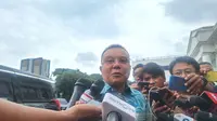 Wakil Ketua DPR Sufmi Dasco Ahmad mengkritik kebijakan larangan pengecer menjual gas elpiji 3 kg. Menurutnya, penerapan kebijakan tersebut terlalu mendadak dan kurang sosialisasi sehingga menimbulkan kegaduhan. (Liputan6.com/Lizsa Egeham)