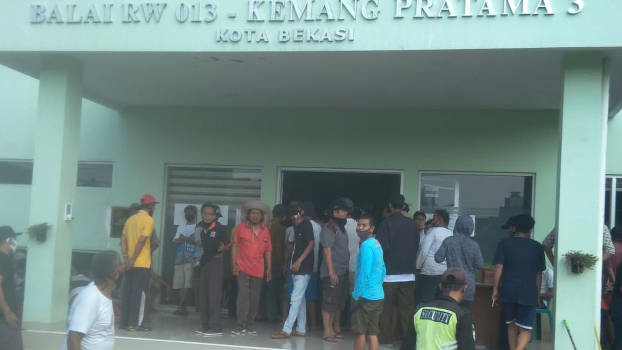 Demo Ratusan Warga di Perumahan Elite Bekasi