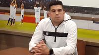Bek Persib Bandung, Fabiano Beltrame, setelah berlatih di Stadion Gelora Bandung Lautan Api (GBLA) Bandung, Minggu (24/3/2019). (Bola.com/Erwin Snaz)