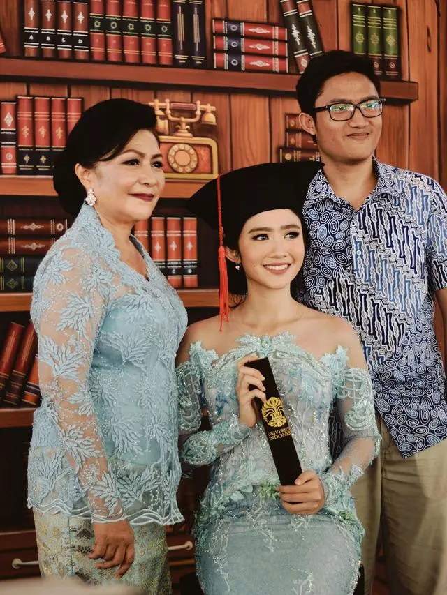 Sering Dikira Pacar, Ini 6 Potret Kompak Febby Rastanty dan Sang Adik