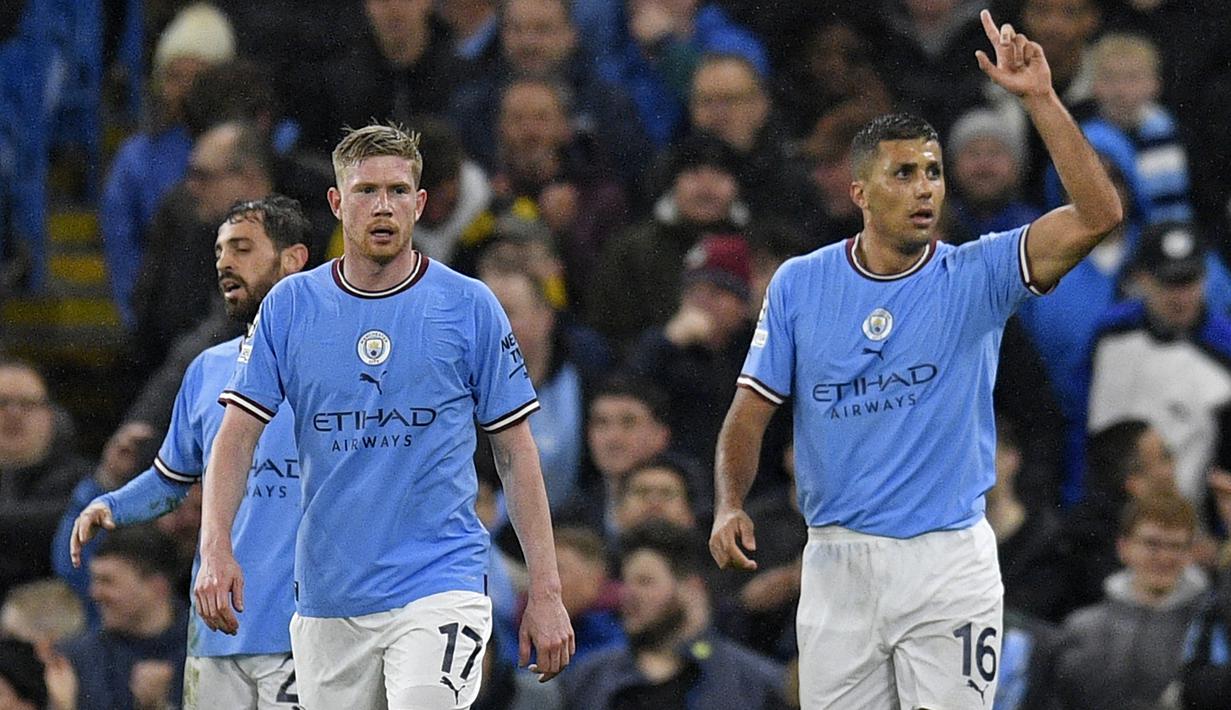 Selebrasi gelandang Manchester City, Rodri (kanan) setelah mencetak gol ke gawang Bayern Munchen pada laga leg pertama perempatfinal Liga Champions 2022/2023 di Etihad Stadium, Manchester (11/4/2023). Rodri yang telah membela Manchester City sejak awal musim 2017/2018 ini kini memiliki nilai pasar 80 juta euro atau setara Rp1,3 triliun. (AFP/Oli Scarff)