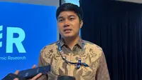 Head of Macroeconomics and Market Research Permata Bank Faisal Rachman&nbsp;ditemui di Kantor Permata Bank, Jakarta, Rabu (14/5/2025). (Tira/Liputan6.com)