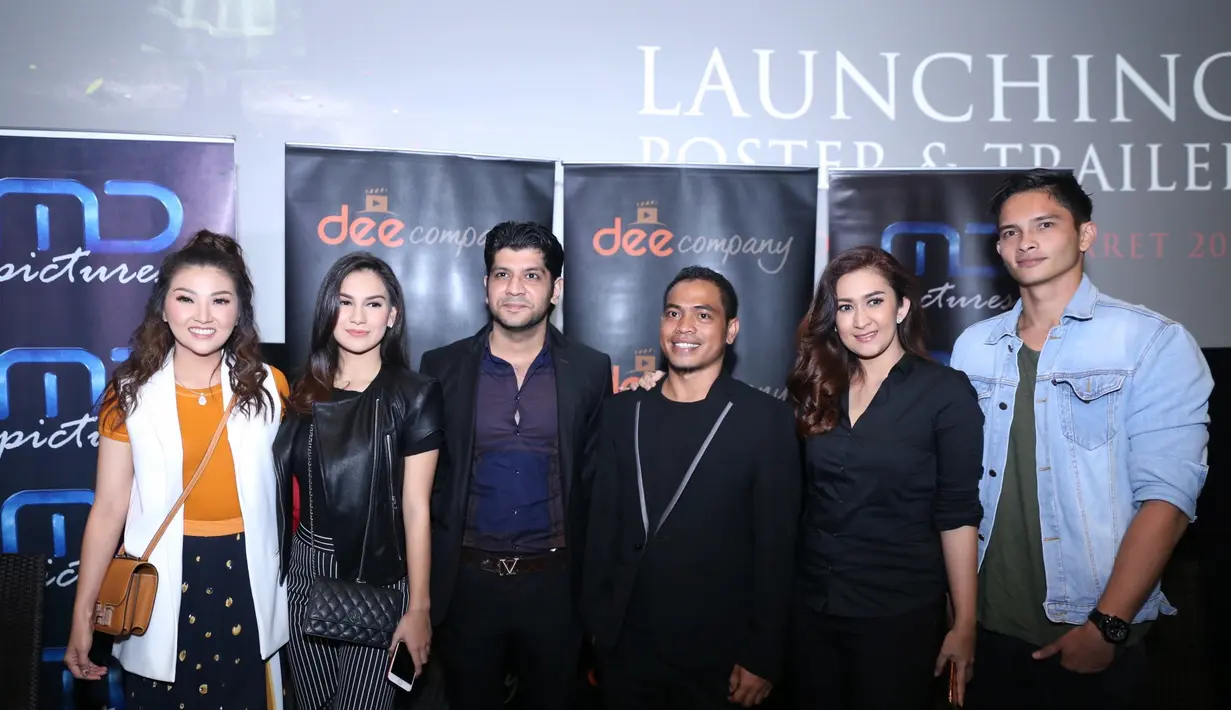 Sarwendah mengaku bukan karena kekurangan kembali main film, lantaran istri Ruben Onsu itu ingin kembali ke entertainment. Selain Wenda, film yang tayang pada 19 April 2018 itu dibintangi Irish Bella, Nafa Urbach, dan banyak lagi.(Nurwahyunan/Bintang.com)