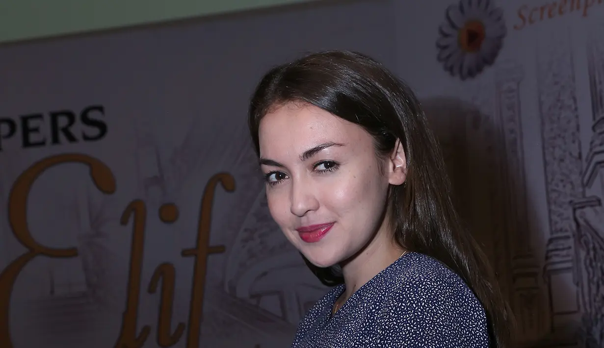 Digambarkan, Malika sebagai sosok wanita yang tertindas dan sakit-sakitan. Ia adalah ibu dari Elif yang diperankan oleh Nicole Rossi. (Andy Masela/Bintang.com)