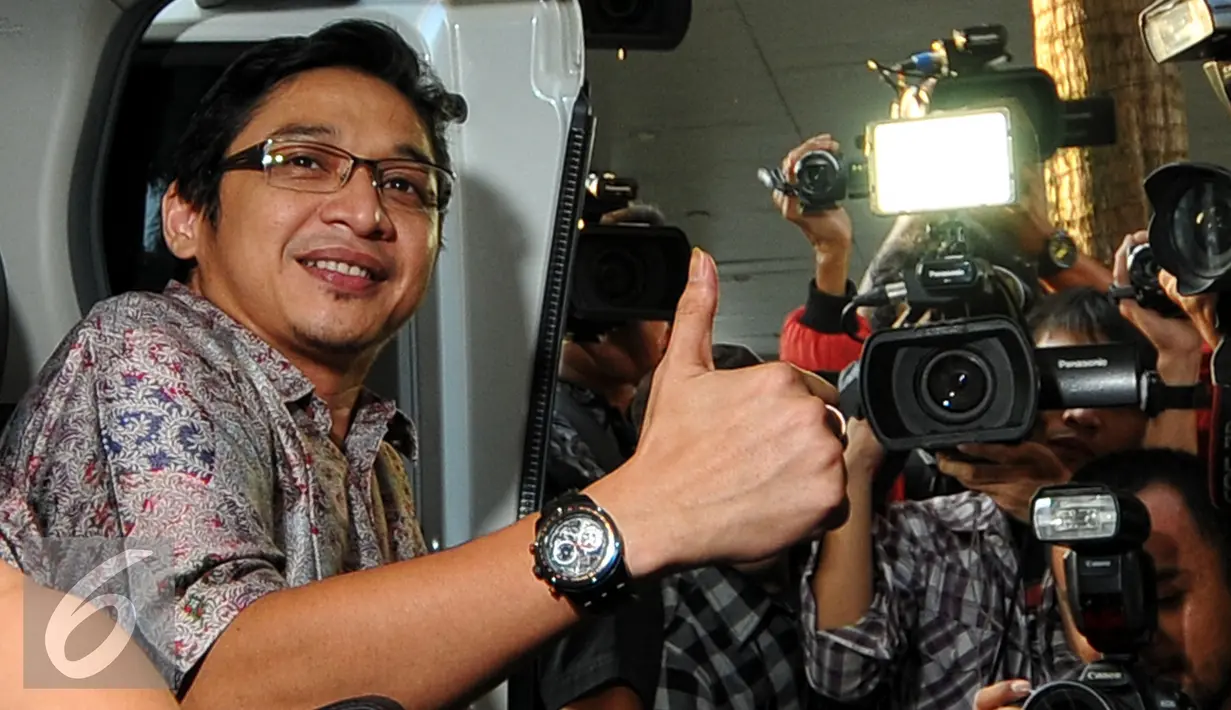 Pasha Ungu usai mendatangi KPK untuk melaporkan harta kekayaannya, Jakarta, Jumat (24/7/2015). Pelaporan tersebut sebagai syarat karena dirinya maju sebagai calon Walikota Palu. (Liputan6.com/Yoppy Renato)