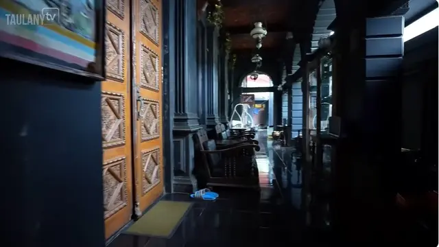 10 Potret Rumah Baru El Rumi, Berkonsep Klasik Penuh Ornamen Kayu