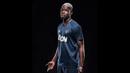 Setelah resmi bergabung, Paul Pogba berpose dalam beberapa gaya dengan jersey MU. (www.manutd.com)