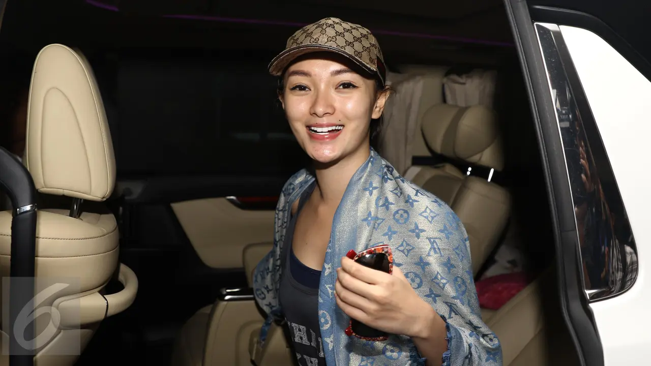20161227- Zaskia Gotik Jenguk Julia Perez-Jakarta- Herman Zakharia