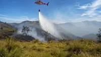 Kebakaran Bromo Tembus 899 Hektare, Tim Pemadam Gempur Titik Api Tersisa