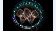 Suasana pesta kembang api Pembukaan Olimpiade Rio 2016 di Stadion Maracana, Rio de Janeiro, Brasil, (5/8/2016). (AFP/Odd Andersen)