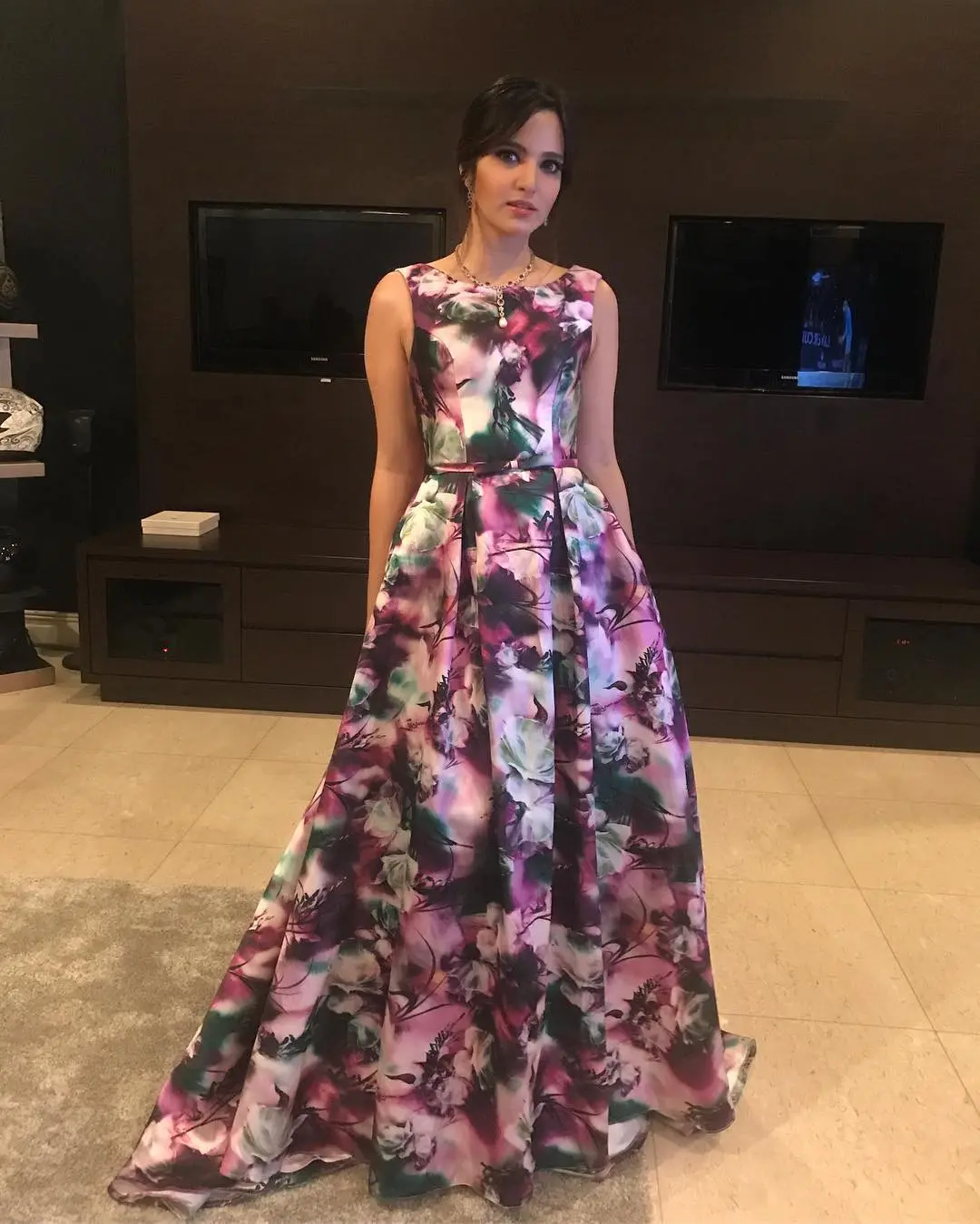 Gaun full print yang bermotif floral. (Image: niaramadhani/isntagram)