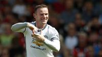 Ekspresi gembira kapten Manchester United, Wayne Rooney usai mencetak gol ke gawang Bournemouth, pada laga perdana Premier League 2016-2017, di Vitality Stadium, Minggu (14/8/2016). Rooney membawa Setan Merah menang 3-1.  (Reuters/Andrew Couldridge)