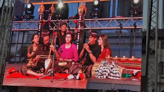 KBRI Bucharest bekerja sama dengan komunitas seni Indonesia di Bucharest menggelar Pentas Seni Budaya pada Festival Internasional Ceahlaul Piatra Neamț 2022 dalam rangka peringatan Hari Ulang Tahun (HUT) Kemerdekaan RI ke-77. (Dok: Kemlu RI)
