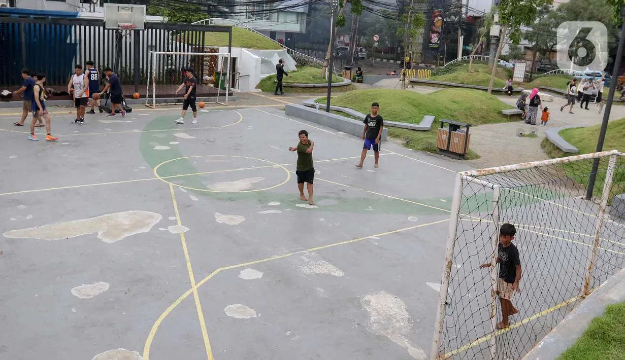 Usai direnovasi, saat ini Taman Sambas Asri yang selalu ramai dikunjungi oleh masyarakat. (Liputan6.com/Herman Zakharia)