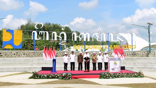 Presiden Joko Widodo (Jokowi) meresmikan Bendung Kamijoro dalam kunjungan kerjanya ke Daerah Istimewa Yogyakarta. Foto: Muchlis Jr - Biro Pers Sekretariat Presiden