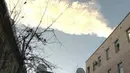  Bekas lintasan meteor yang jatuh di Rusia itu meninggalkan jejak asap, Selasa (22/4/2014) (Livescine.com)