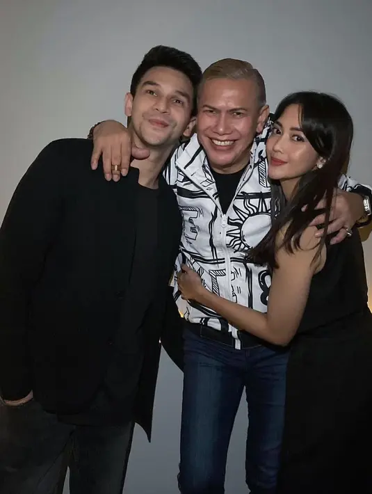 "Doain aja yang terbaik, semoga aku sama pasangan aku bisa jadi pasangan yang baik, yang keren, yang jadi panutan" kata Jonathan Frizzy seperti dilansir dari kanal YouTube TRANS TV Official.  [Instagram/ijonkfrizzy]