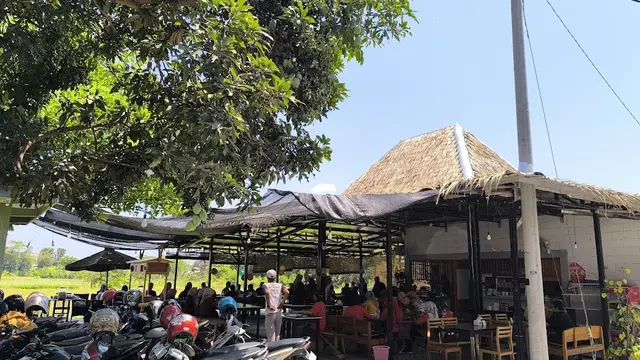 Rekomendasi Tempat Makan Enak di Dekat Stasiun Palur Solo