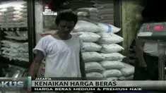 Menurut sejumlah pedagang, kenaikan harga beras terjadi sebanyak tiga kali sejak akhir bulan Desember.