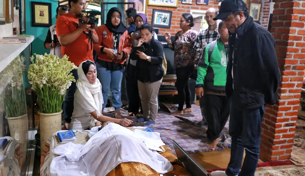 Sebagai sesama musisi, Glenn akan meneruskan semangat almarhum dalam bermusik. Terutama mimpi Yon terhadap dunia musik tanah air. (Adrian Putra/Bintang.com)