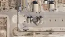 Gambar satelit menunjukkan kerusakan pangkalan udara AS di Ain al-Asad setelah terkena roket dari Iran di Irak barat, Rabu (8/1/2020). Iran menembakkan lebih dari selusin rudal balistik ke setidaknya dua pangkalan udara Irak yang menjadi pangkalan pasukan Amerika Serikat. (HO/Planet Labs Inc./AFP)
