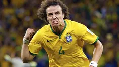 Selebrasi pemain belakang Brasil, David Luiz, usai memastikan kemenangan tim samba atas Kolombia 2-1 di Stadion Castelao, Fortaleza, (5/7/2014). (REUTERS/Stefano Rellandini)
