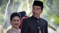 Presiden Joko Widodo dengan mengenakan baju adat Betawi tiba untuk menghadiri Sidang Tahunan MPR, Sidang Bersama DPR dan DPD tahun 2024 di kompleks Parlemen, Senayan, Jakarta, Jumat (16/8/2024). (Yasuyoshi CHIBA / AFP)