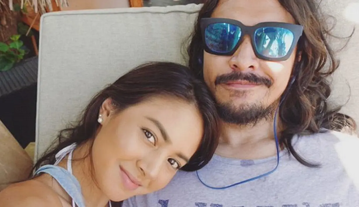 Menurutnya, ia tak merasa jomblo,  justru ia akan menunggu Ello. "Ngga (ngerasa jomblo) dong. Kutunggu dia aja," kata Aurelie Moeremans. (Instagram/aureliemoeremans)