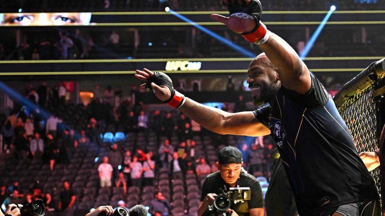 Jon Jones Menang Mudah Lawan Ciryl Gane di UFC 285