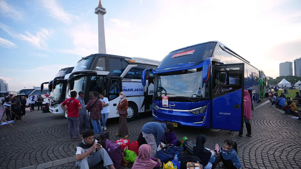 Puluhan Ribu Pemudik Diberangkatkan dari Lapangan Monumen Nasional
