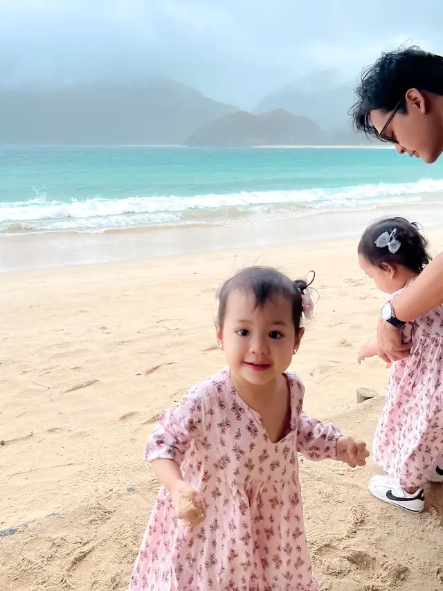 7 Potret Anisa Rahma Liburan ke Aceh, Main ke Pantai Hingga Masjid Baiturrahman