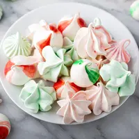ilustrasi meringue cookies/Elena Veselova/Shutterstock