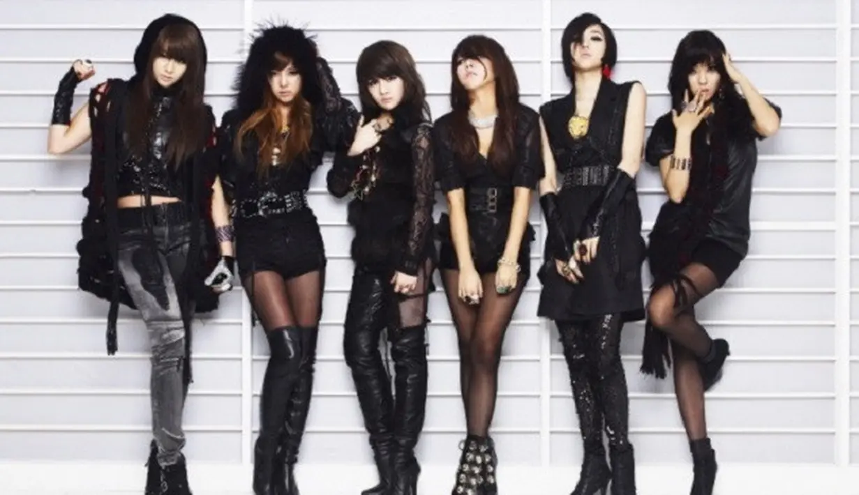MV Day by Day milik T-ara sebenarnya sekuel dari Sexy Love. MV yang bertema sci-fi ini sendiri berdurasi 15 menit. Meskipun berdurasi cukup lama, MV ini menyajikan drama yang menarik. (Foto: soompi.com)