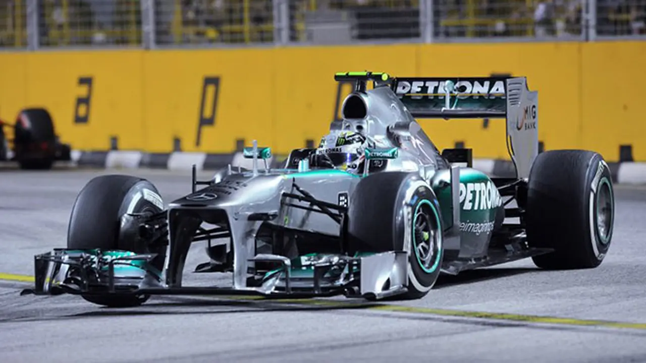lewis-hamilton-131003b.jpg