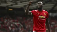 Pemain Manchester United, Romelu Lukaku saat ini memimpin klasemen sementara Premier League dengan torehan tiga gol hingga pekan ketiga. (AP/Dave Thompson)