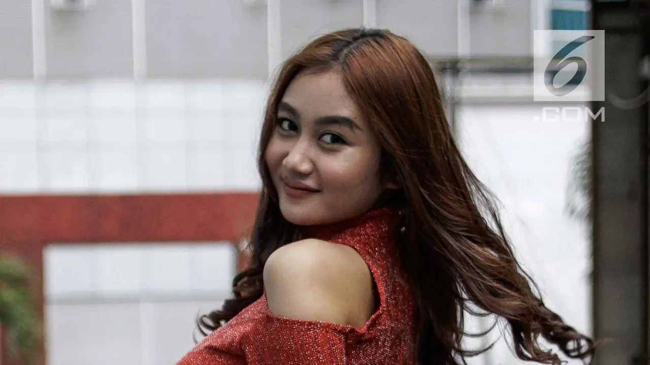 Pose Pamela Safitri yang Bikin Para Pria Lemas