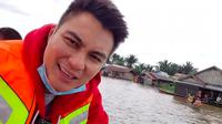 Momen Baim Wong Kunjungi Korban Banjir Kalsel, Terjun Langsung Salurkan Donasi. (Sumber: Instagram/baimwong)
