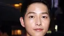 Bukan hanya itu, Song Joong Ki yang kini sudah semakin berani memuji sang kekasih lebih jauh pun mengutarakan kriteria wanita idaman menurutnya. Wanita pintar dan sabar menjadi salah satu kriterianya. (Instagram/songjoongkionly)