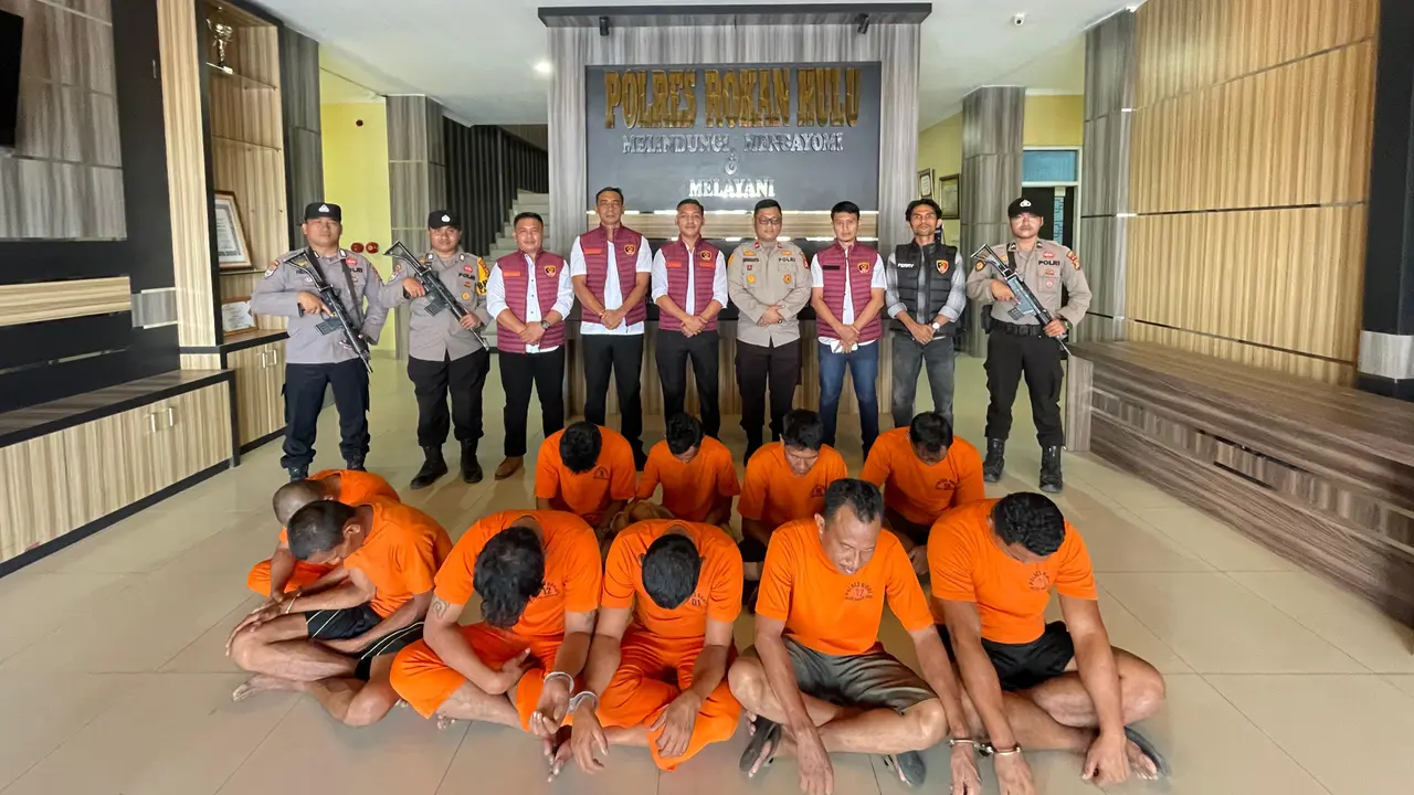 Tersangka pencurian sapi yang ditangkap Polres Rokan Hulu.