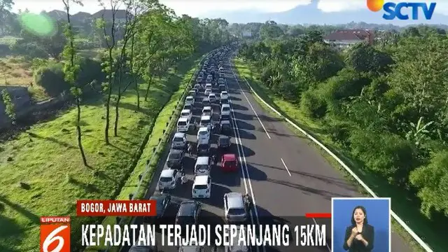 Kemacetan bahkan mencapai 15 kilometer. Waktu tempuh dari Gerbang Tol Ciawi menuju Gadog bahkan bisa mencapai 2 jam.