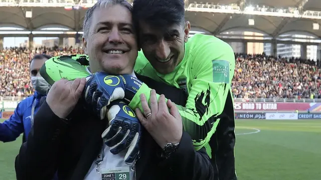 Pelatih Timnas Iran, Dragan Skocic (kirI)