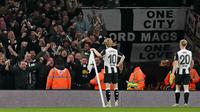 Di babak kedua, The Magpies menambah keunggulan lewat aksi Anthony Gordon pada menit ke-51. (Glyn KIRK/AFP)