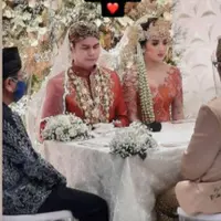 Momen pernikahan artis Handika Pratama dan presenter Rosiana Dewi. (Sumber: Instagram/@handikapratama20)