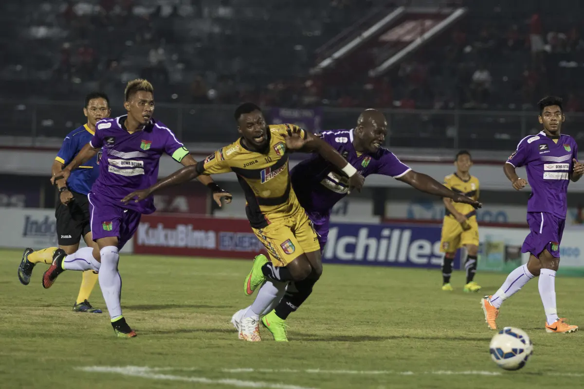 Persita vs Mitra Kukar_(Bola.com/Vitalis Yogi Trisna)