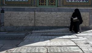 Berdoa. (Unsplash - Javad Esmaili)