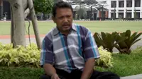 Pak Roni, biasa disapa, telah menjalani pekerjaan sebagai pemelihara taman di Mabesad sejak beberapa tahun lalu. (dokumen tniad.mil.id)