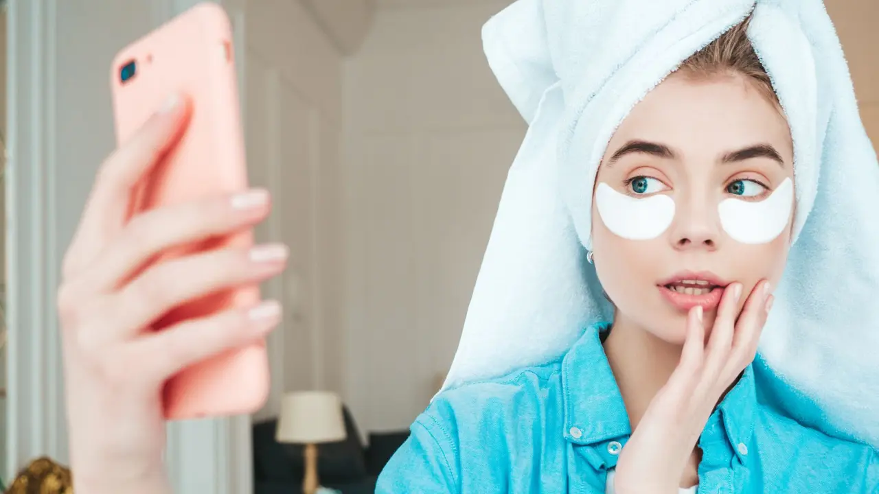 5 Skincare Routine Anti Blue Light Rahasia Kulit Tetap Cerah dan Sehat di Era Digital